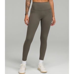 Like New Lululemon Wunder Under Size 6 25 inch